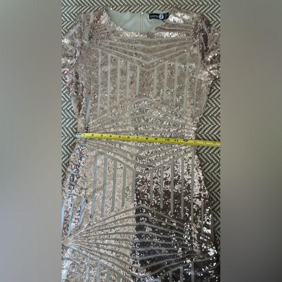 Boohoo Sparkly mini dress size 4 light peach long sleeves - Picture 12 of 13